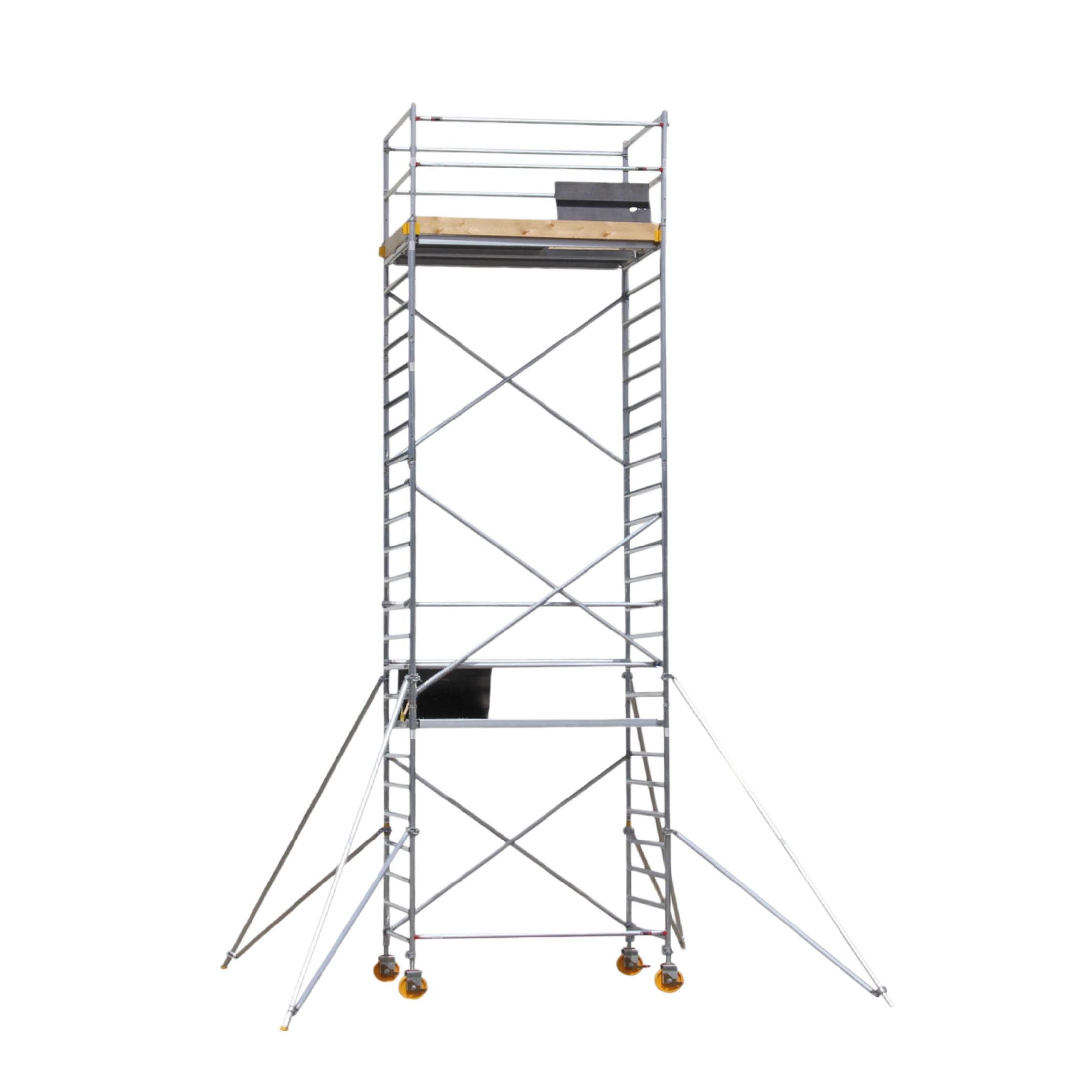 Rolling scaffolding with 20cm wheels and skirting boards