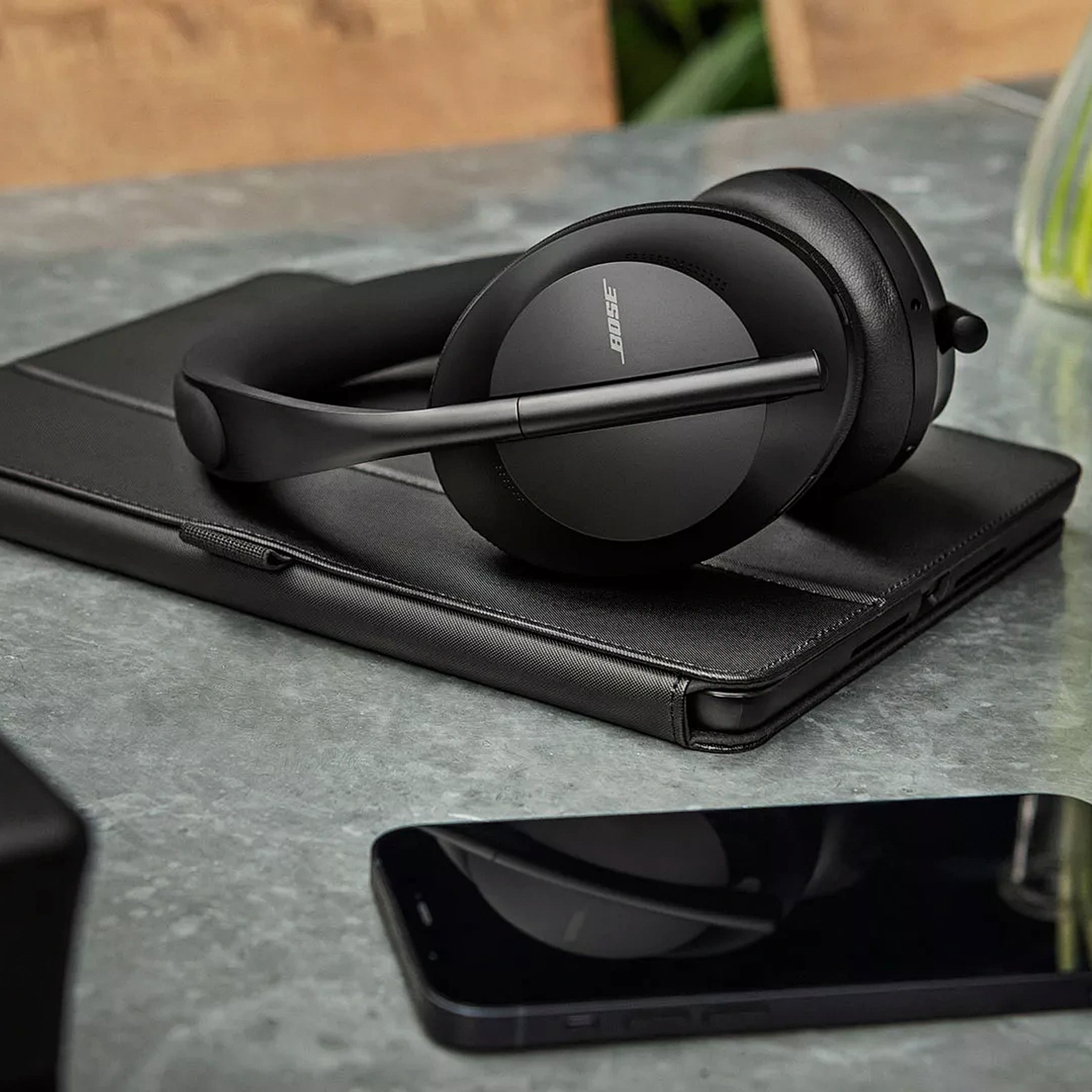 Bose Noise Cancelling Headphones 700 Wireless Over Ear headphones S.M Vaerktoj ApS